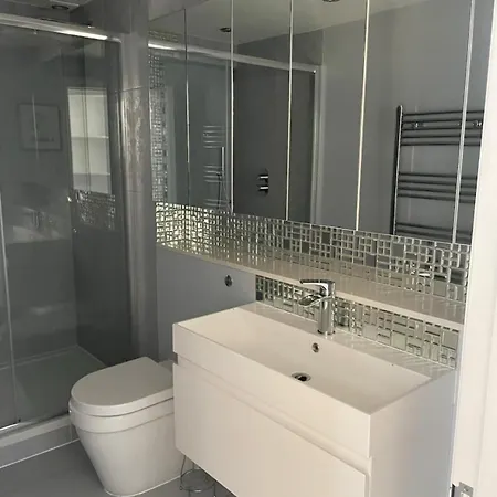 Apartment 2 Bedroom Flat In Chelsea *