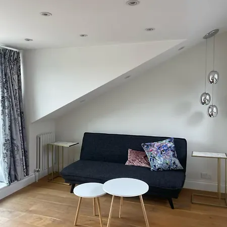 2 Bedroom Flat In Chelsea Apartment London
