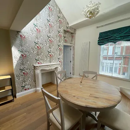 Apartment 2 Bedroom Flat In Chelsea London