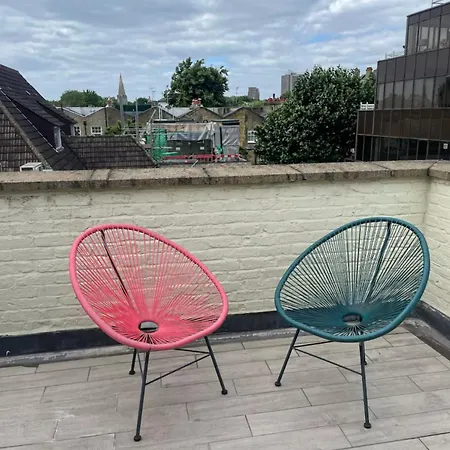 2 Bedroom Flat In Chelsea *