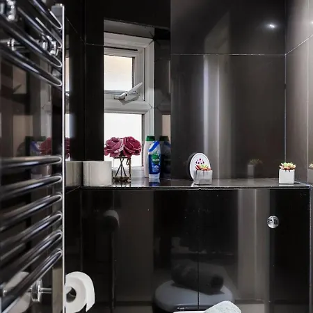 Apartment 3 Bed 3 Bathroom Flat In Kensington B *