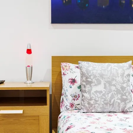 3 Bed 3 Bathroom Flat In Kensington B