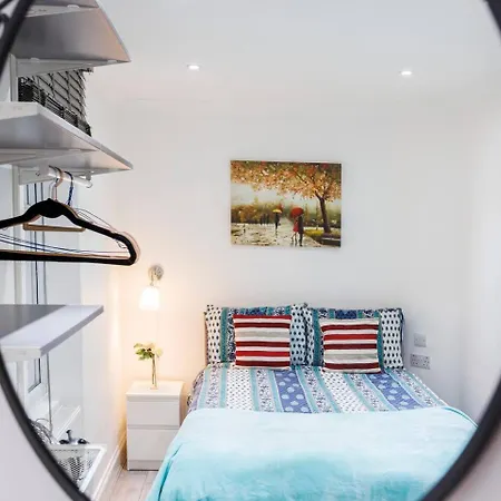 3 Bed 3 Bathroom Flat In Kensington B London