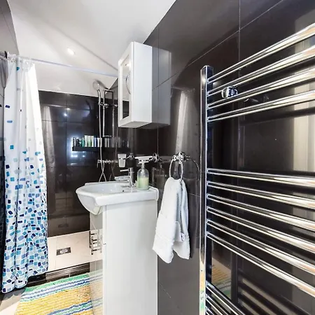 Apartment 3 Bed 3 Bathroom Flat In Kensington B *