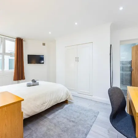 3 Bed 3 Bathroom Flat In Kensington B Apartment London