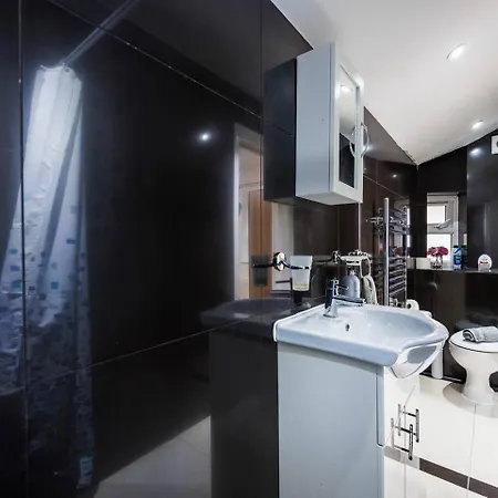 3 Bed 3 Bathroom Flat In Kensington B *
