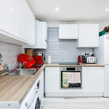 3 Bed 3 Bathroom Flat In Kensington B Apartment