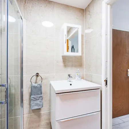 3 Bed 3 Bathroom Flat In Kensington B Apartment London