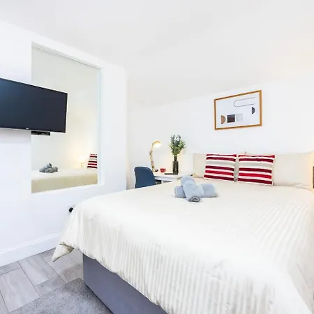 3 Bed 3 Bathroom Flat In Kensington B *