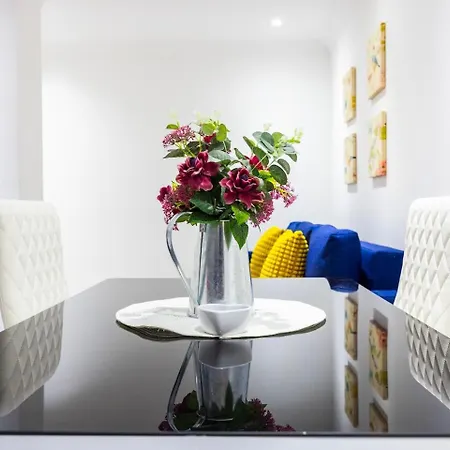 3 Bed 3 Bathroom Flat In Kensington B London