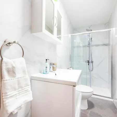 3 Bed 3 Bathroom Flat In Kensington B * London