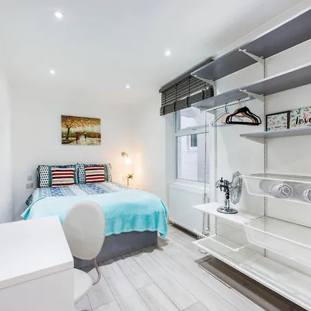 Three Bedroom 3 Bathroom In Kensington * London