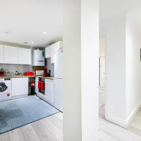 Apartment Three Bedroom 3 Bathroom In Kensington