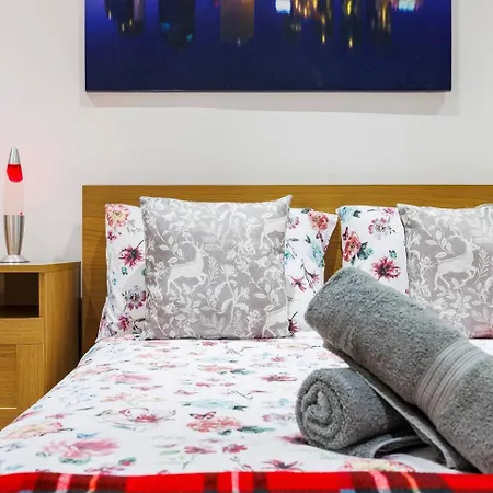 Three Bedroom 3 Bathroom In Kensington Apartment London