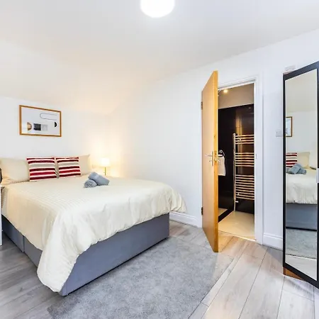 Three Bedroom 3 Bathroom In Kensington * London
