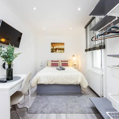 Three Bedroom 3 Bathroom In Kensington London