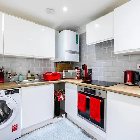Three Bedroom 3 Bathroom In Kensington