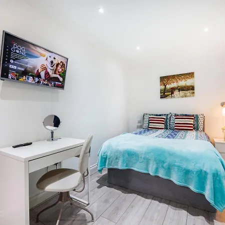 Three Bedroom 3 Bathroom In Kensington * London