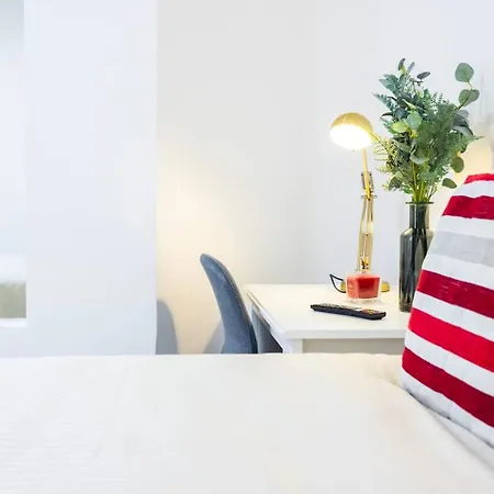 Three Bedroom 3 Bathroom In Kensington Apartment London