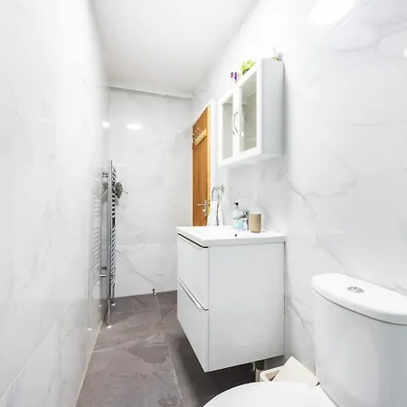 Three Bedroom 3 Bathroom In Kensington * London