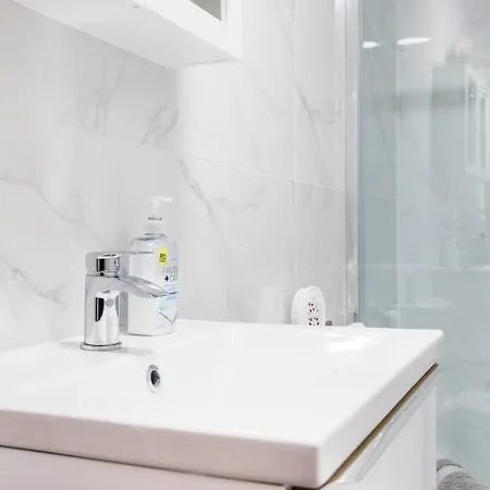 Apartment Three Bedroom 3 Bathroom In Kensington