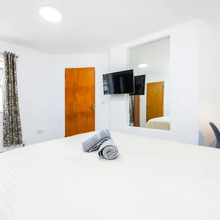 Three Bedroom 3 Bathroom In Kensington *