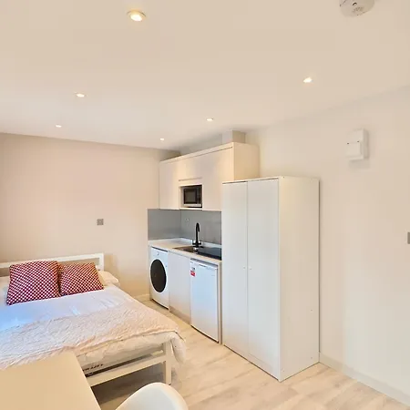 Morden Stratford Studio 2 Guest house *