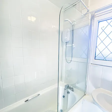Comfortable Flat Near To Apartment