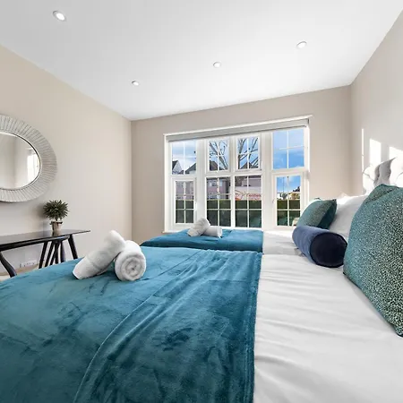 Luxury At Golders - Unico Residences Apartment