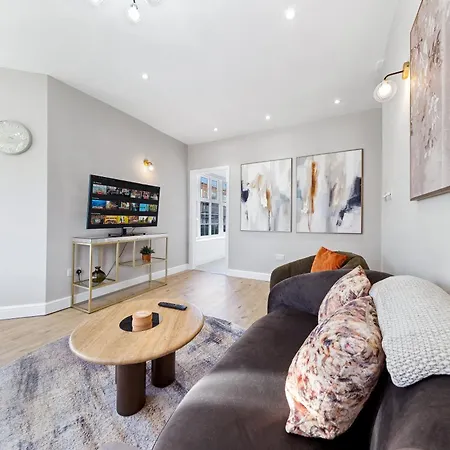 Luxury At Golders - Unico Residences Apartment *