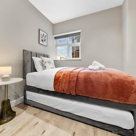 Luxury At Golders - Unico Residences