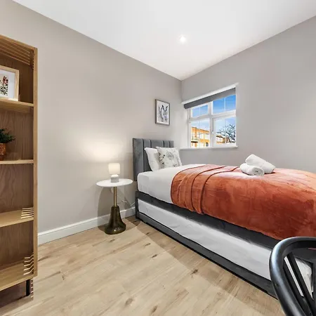 Apartment Luxury At Golders - Unico Residences