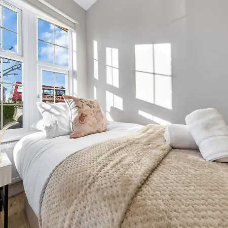 Luxury At Golders - Unico Residences Apartment *