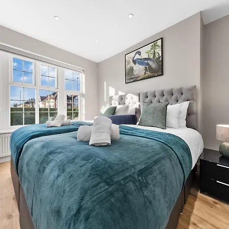 Apartment Luxury At Golders - Unico Residences *