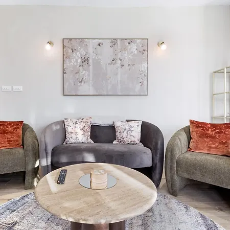 Apartment Luxury At Golders - Unico Residences