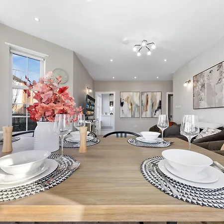 Luxury At Golders - Unico Residences Apartment *