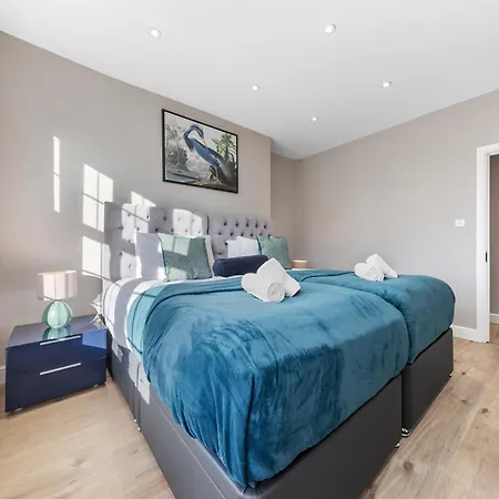 Luxury At Golders - Unico Residences Apartment