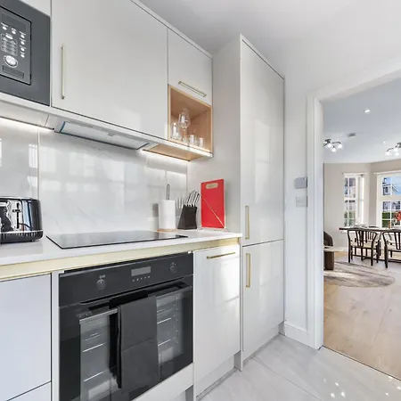 Apartment Luxury At Golders - Unico Residences