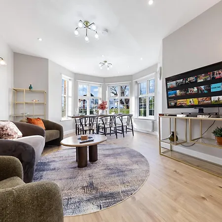 Apartment Luxury At Golders - Unico Residences
