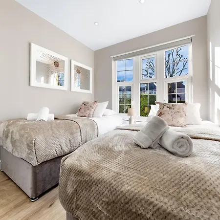 Apartment Luxury At Golders - Unico Residences *