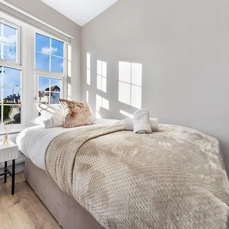 Apartment Luxury At Golders - Unico Residences *