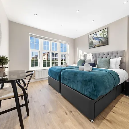 Apartment Luxury At Golders - Unico Residences