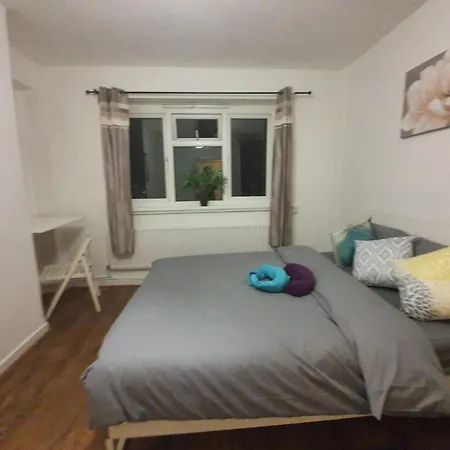 Hoxton E2