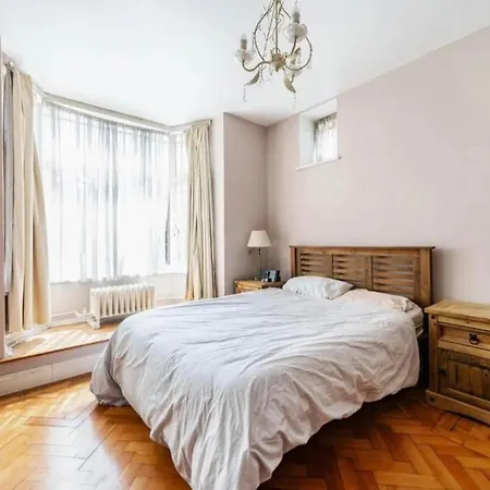 Queensway One Bedroom