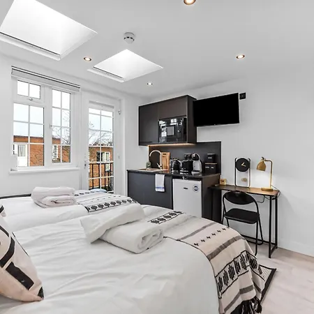 Apartment Funky Studio, Comfort Meets Style