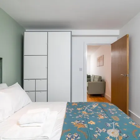 Stunning 3 Bedroom Flat, With Parking, Sleeps Six, Near Greenwich Park
