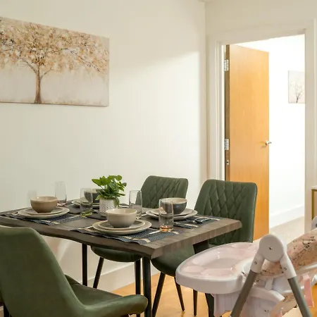 Stunning 3 Bedroom Flat, With Parking, Sleeps Six, Near Greenwich Park * London