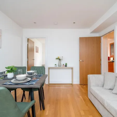 Stunning 3 Bedroom Flat, With Parking, Sleeps Six, Near Greenwich Park