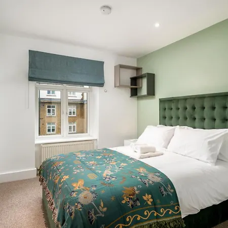 Stunning 3 Bedroom Flat, With Parking, Sleeps Six, Near Greenwich Park *