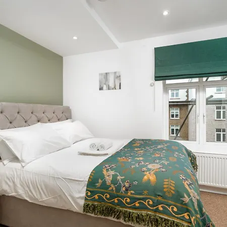 Stunning 3 Bedroom Flat, With Parking, Sleeps Six, Near Greenwich Park Apartment